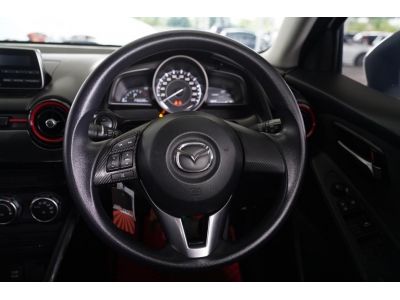 2015 MAZDA 2  1.3 standard  A/T สีขาว รูปที่ 8