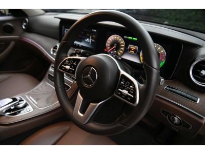 Mercedes-Benz E350e Exclusive 2019 รูปที่ 8