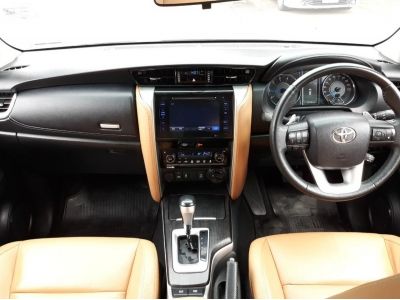 TOYOTA FORTUNER 2.8 V 4WD CC.  ปี 2017 สี เงิน เกียร์ Auto รูปที่ 8