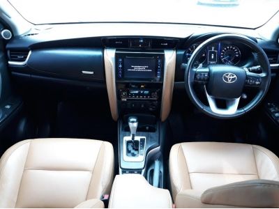 TOYOTA FORTUNER 2.8 V 4WD CC. ปี 2017 สี เงิน เกียร์ Auto รูปที่ 8