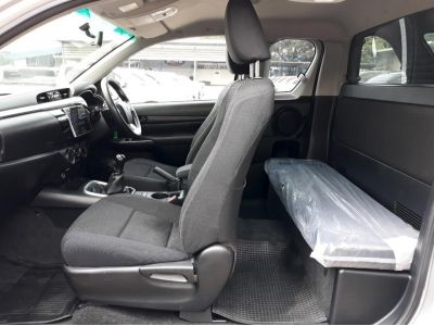Toyota Revo cab 2.4 E ดีเซล กระจกไฟฟ้า  ปี 2016  สีเงิน   เพียง 429,000 รูปที่ 8