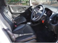 HONDA JAZZ 1.5S เกียร์ออโต้ สีขาว MY2011 รูปที่ 8